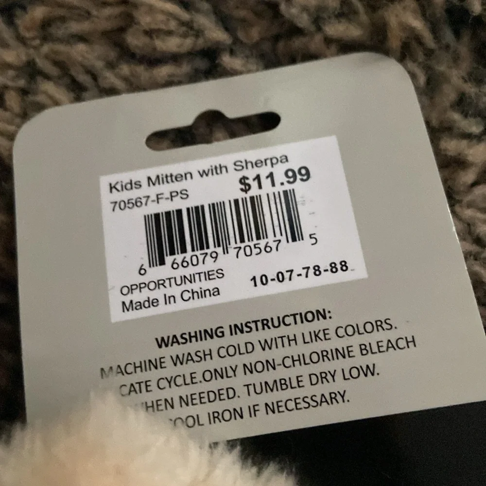 Kids mittens with Sherpa